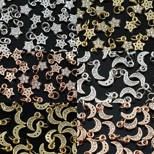 2 X CIONDOLI OTTONE MICRO PAVIMENTAZIONE ZIRCONI LUNA/STELLA PLACCATI 18K - SCEGLI COLORE - Foto 1 di 7