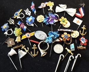 Lot de 36 petites épinglettes de col.Diverses occasions - Foto 1 di 10