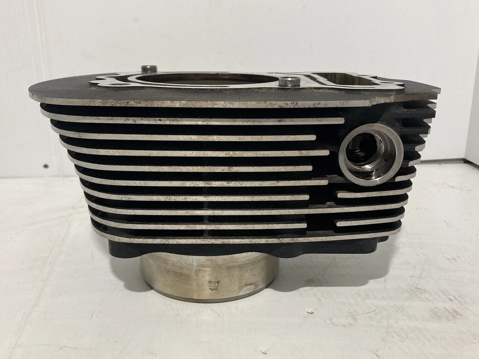 2006 Victory Vegas Front Cylinder Jug (OEM) Foto 1 de 4