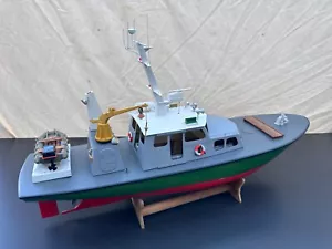 + + + Barco de servicio portuario basado en la seda de Robbe, objeto de artesanía + + + - Imagen 1 de 24