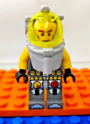 LEGO Atlantis Axel Diver Minifigura 7977 Amarillo y Gris Oscuro Buceo Genuino En muy buena condición Foto 1 de 4