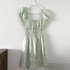Abito nuovo con etichetta cotone su chiaro verde menta floreale smocked con spalle scoperte piccolo - Foto 1 di 7