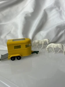 1968 Matchbox Lesney #43C Pony Horse Trailer Tan Baseplate w/ 2 Horses (4) - Picture 1 of 3