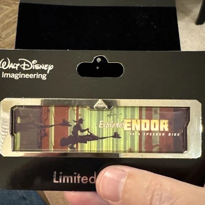 D23 Expo Walt Disney Imagineering 独家 Star Tours LE 300 Endor胸针 — 第 1/2 张图片