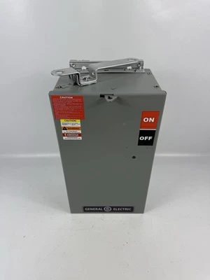 ENCHUFE BUS FUSIBLE GENERAL ELECTRIC GE AC363RG 100 AMP 600V BLINDAJE REVESTIDO 100A 3/W Foto 1 de 4