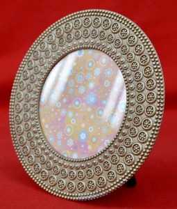 METAL CIRCULAR PHOTO FRAME - 4 x 4 INCH PHOTOGRAPH - SOUND CONDITION! - Picture 1 of 5