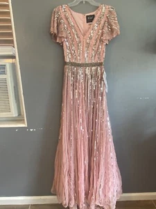 Abito formale rosa a righe Mac Duggal paillettes collo a V taglia 4. Nuovo con etichette - Foto 1 di 12