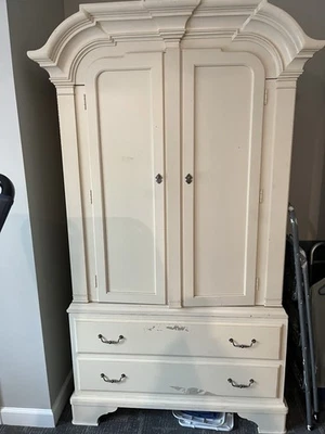 Armario (dos piezas); color bronceado (múltiples usos - TV o barra extraíble para ropa Foto 1 de 2