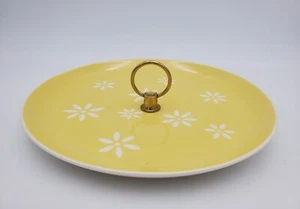 Vintage Harkerware Yellow & White Daisy 10" Sandwich Tray Center Handle Plate - Picture 1 of 11
