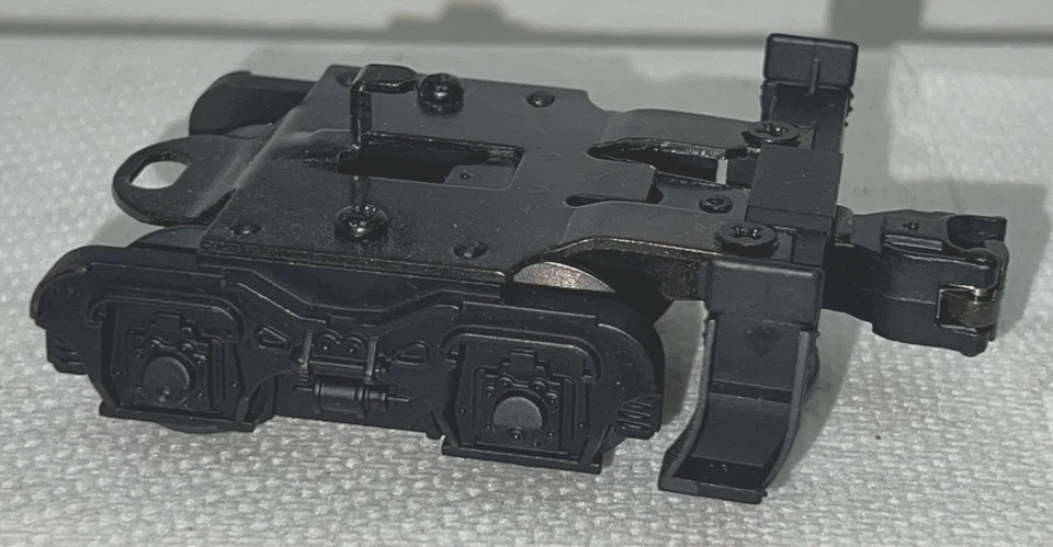 MTH/RAILKING O-GAUGE 4-WHEEL PILOT TRUCK WITH COUPLER/HIDDEN UNCOUPLING TAB - Image 1 of 4