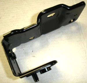 Mercedes Benz A 2076201214 Right Side Front Mount Bracket - Foto 1 di 8