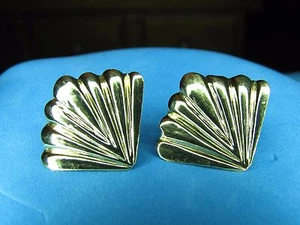 Gold Earrings .... Sea Shells .... 14K Solid Yellow Gold - Picture 1 of 12