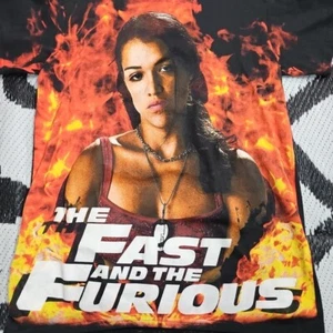 Camisa Dumbgood X Fast & Furious Letty Hombres Pequeña Negra Estampado AOP - Imagen 1 de 6
