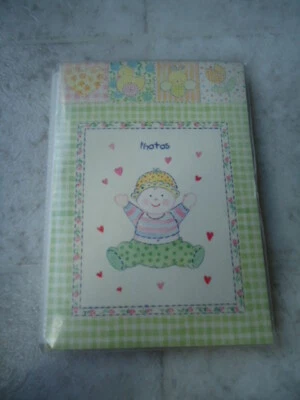 Álbum de fotos Gibson verde pastel con bebé en portada 4” X 6” contiene 36 fotos Foto 1 de 3