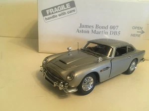 Danbury Mint 1:24 James Bond 007 Aston Martin DB5 Silver Birch Diecast w/ Box - Picture 1 of 7
