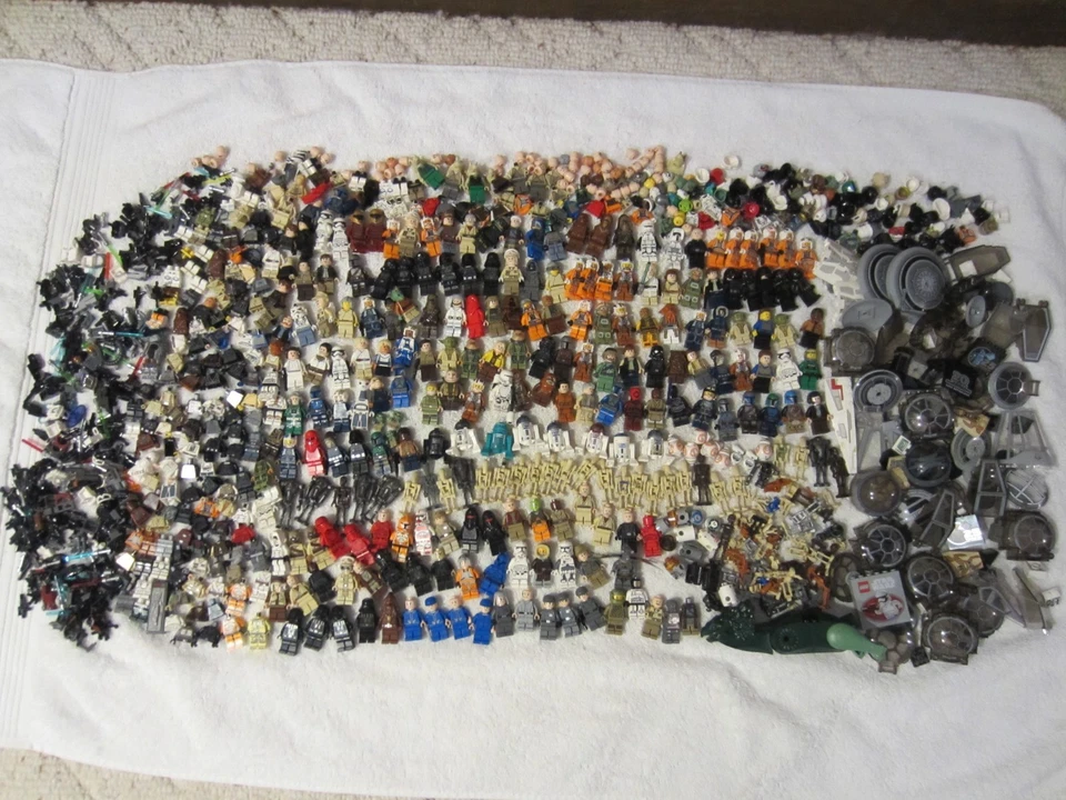 ENORME LOTE LEGO Star Wars con CIENTOS de Minifiguras + Accesorios Torso Piernas Foto 1 de 4