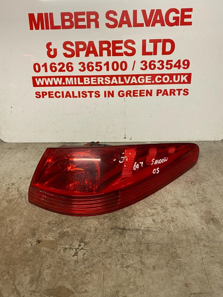 PEUGEOT 607 07 PLACA BERLINA LADO CONDUCTOR O/S LADO LUZ TRASERA INC SOPORTE BOMBILLA Foto 1 de 1