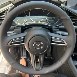 Cubierta personalizada para el volante de automóvil para Mazda 3 Axela 2019 CX-30 MX-30 2020 - Imagen 1 de 6