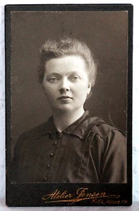 JUNGE FRAU (1915) - Atelier Jensen, Kiel - Bild 1 von 2