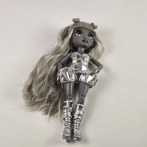 Rainbow High Shadow Series Luna Madison Metallic Gray - Bild 1 von 6