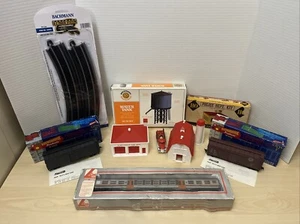 Mixed HO Scale Model Train Lot Bachmann Plasticville Lima Models Roadhouse - Picture 1 of 13