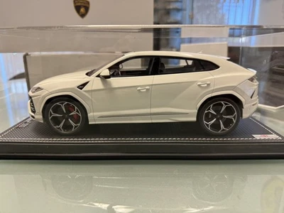 Lamborghini Urus MR Collection escala 1/18 resina/vitrina incluida (blanco) Foto 1 de 4