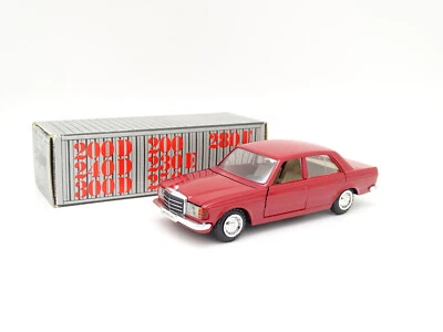 NZG 1/35 - Mercedes 200 E 300 D W123 Rosso - Immagine 1 di 2
