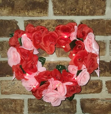 Corona rosa vintage con flores iluminadas de Avon en forma de corazón  Foto 1 de 4