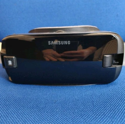 Samsung Gear VR Headset with Controller for Galaxy S6 S7 S8 S8+ Note Phones - Image 1 of 4