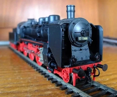Roco 43310 HO gauge DR BR 17 steam loco in black livery - Image 1 of 4