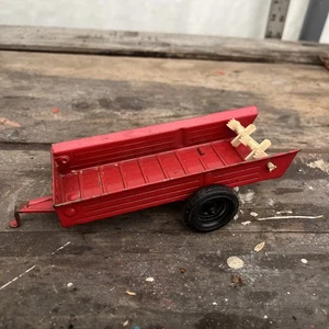 Vintage Ertl International Manure Spreader Wagon 6" Metal Scale Model - Picture 1 of 3
