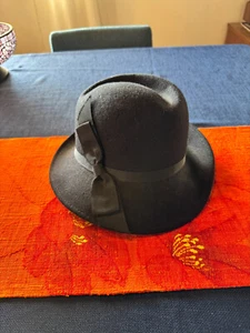 Cool Vintage Black Felt Fedora Hat – Timeless & Classic Grosgrain Ribbon & Bow - Picture 1 of 10