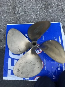 Vintage 4 Blade Bronze / Brass Boat Propeller - Please See Pictures - Picture 1 of 19