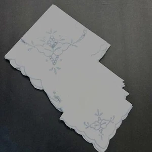 Vintage Embroidered Table Cover Square 30x30 and Matching Napkins Square 10x10 - Picture 1 of 13