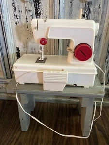 Vintage Batteriebetriebene Spielzeug Nähmaschine UNGETESTET - Bild 1 von 7