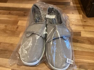 CHUMS WIDE FIT TOUCH FASTEN GREY CANVAS SHOES SIZE 9 UN-WORN IN BAG. - Picture 1 of 5