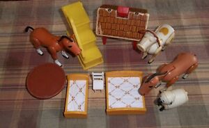 VINTAGE FISHER PRICE PLAY HOUSE LITTLE PEOPLE FURNITURE/ANIMALS 1969 MISC LOT