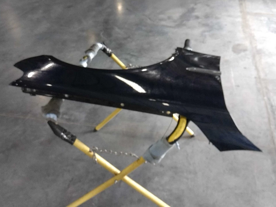 2015 BMW 750i Front Right Fender Blue Used OEM Part NJ25-19510-479925 - Image 1 of 2