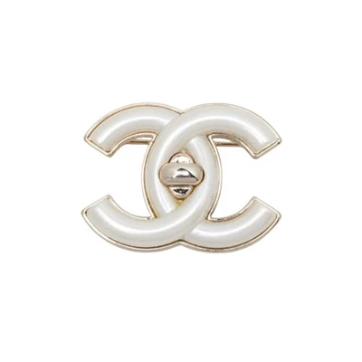 Broche Chanel Goldtone Metal Vidrio Perla Entrelazado CC Turnlock Foto 1 de 4
