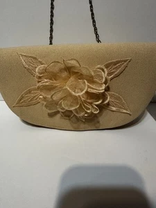 Pochette Peach Lisa Rene con tracolla in metallo tono oro 22 pollici Catena - Foto 1 di 9