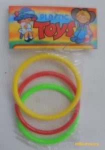 3 BRACELETS couleur sous sachet - Vintage 70' - Made in HONG KONG - PLASTIC TOYS - Foto 1 di 3