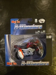 2004 MAISTO 2 WHEELERS 1:18 RED SILVER 1999 YAMAHA TDM - Picture 1 of 6