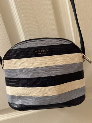 Bolso Bandolera Kate Spade Tonos de Rayas Azules con Tirantes Ajustables Foto 1 de 4