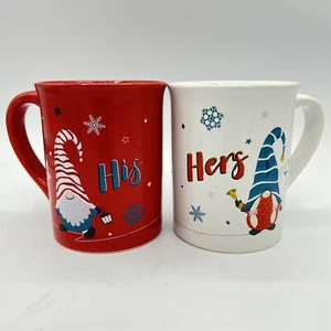 Tazas de café rojas y blancas Christmas His and Hers Gnomes Dat'l Do It 16 oz - Imagen 1 de 24