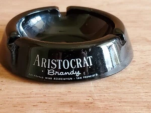 Cenicero de cigarrillos vintage ARISTOCRAT BRANDY publicidad 3 restos 4,5" vidrio negro - Imagen 1 de 14