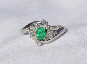 Platinum Ring with Emerald Cut Natural Emerald & Round Cut VS2 Natural Diamonds! - Picture 1 of 12