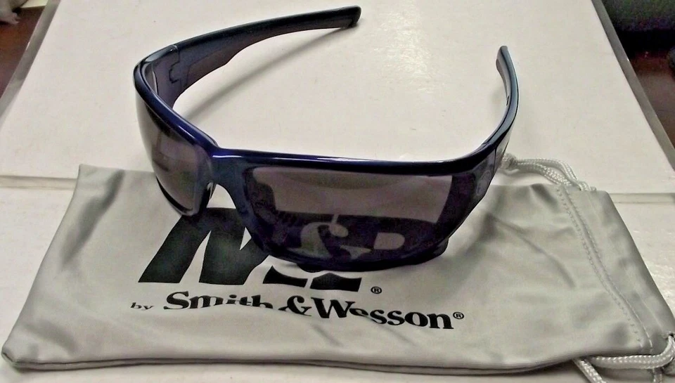 Smith & Wesson SW101-20-ID Performance Shooting Glasses Blue Frame Smoke Lens - Image 1 of 1