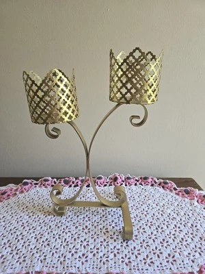 Винтажные отдельно стоящие декоративные металлические золотые подсвечники Homco на 2 руки - Изображение 1 из 4