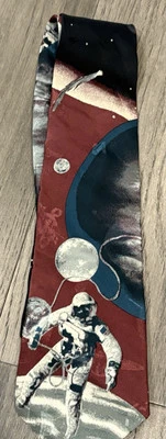Corbata gráfica para hombre Le Space Astronaut 100 % seda importada hecha en EE. UU. Foto 1 de 4