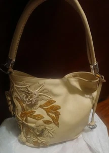 The Brighton Collect. Beige Leder Doppelgriff appliziertes Blumenmuster D202819 - Bild 1 von 18